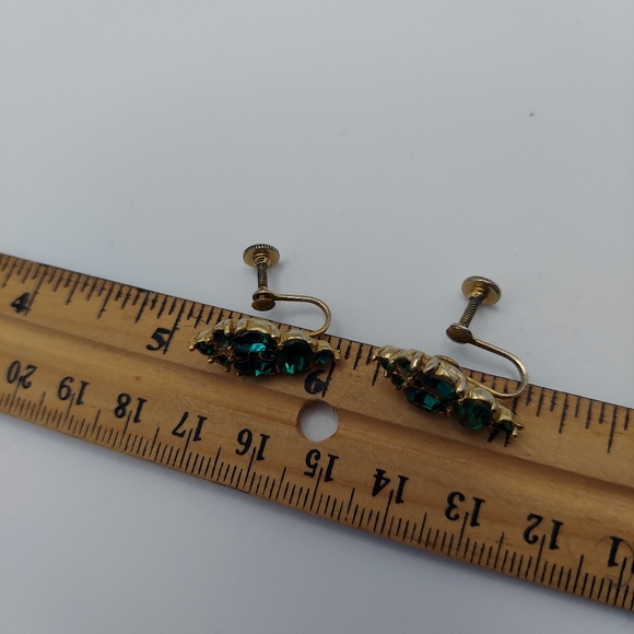 Vintage Emerald Green Rhinestones Screwback Earrings. - Picture 10 of 11